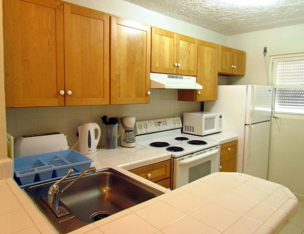Hbk Villas At Jolly Harbour Номер фото